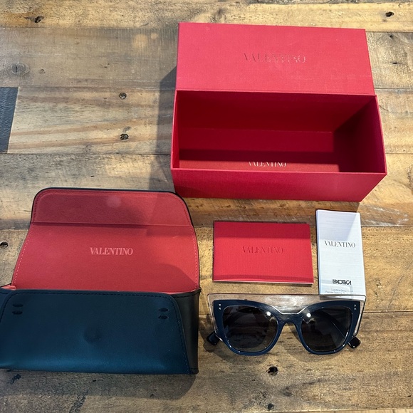 NIB VALENTINO Blue Square Sunglasses main image 10